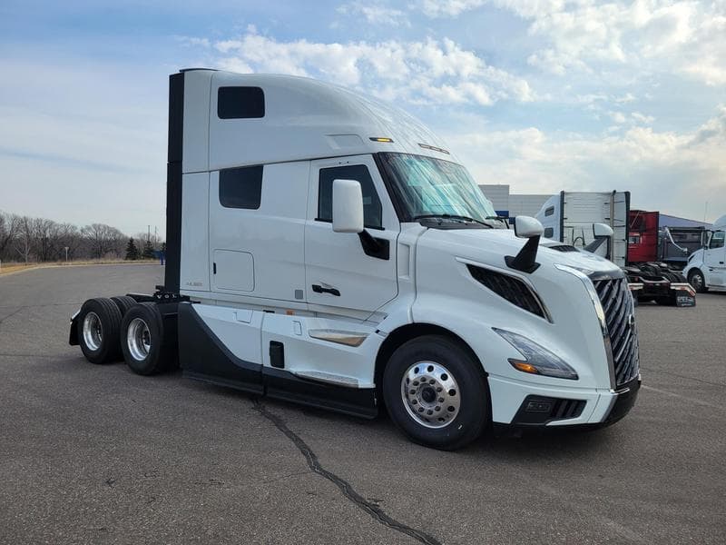 Volvo VNL 860 Globetrotter — photo 1